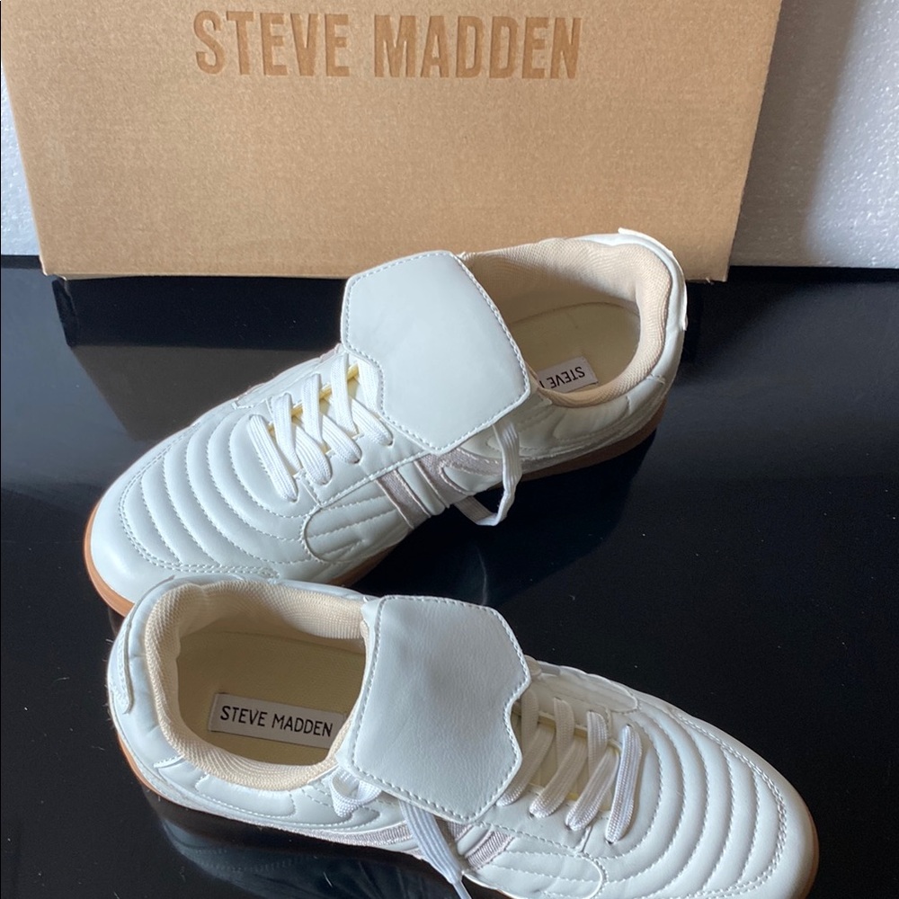 Steve Madden White Sneakers Chunky Modern Silhouette